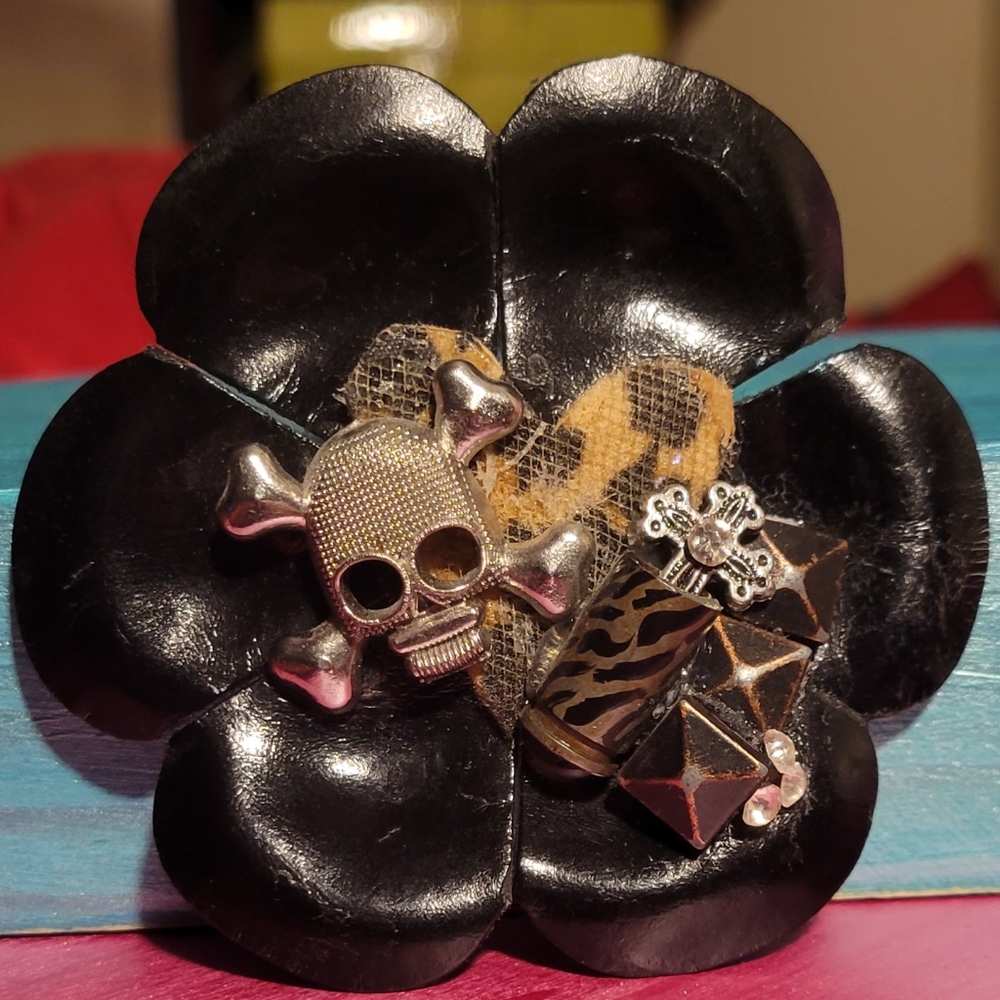 Vtg Tripp nyc skull bones 9mm bullet studs blk leather flower ammo hair bow NWT